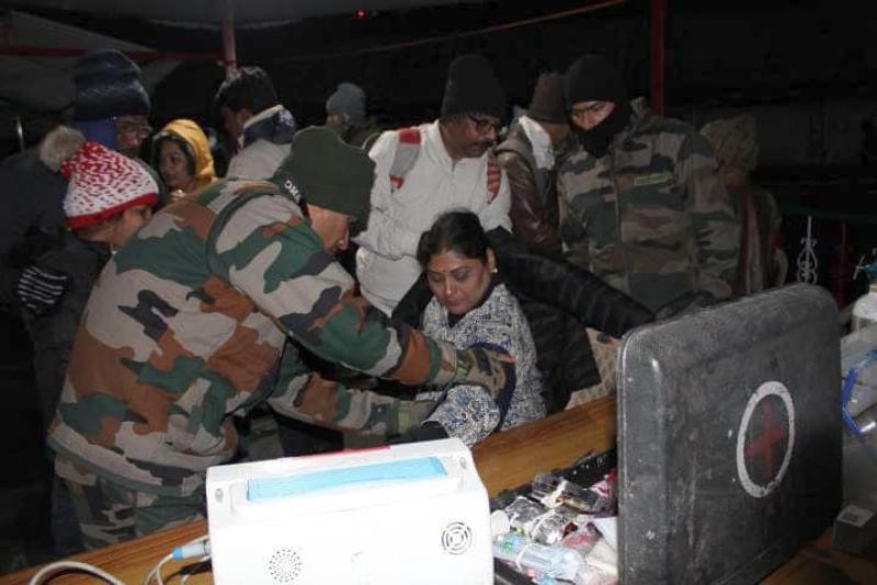 image showing army helping stranded tourists in changu, east sikkim