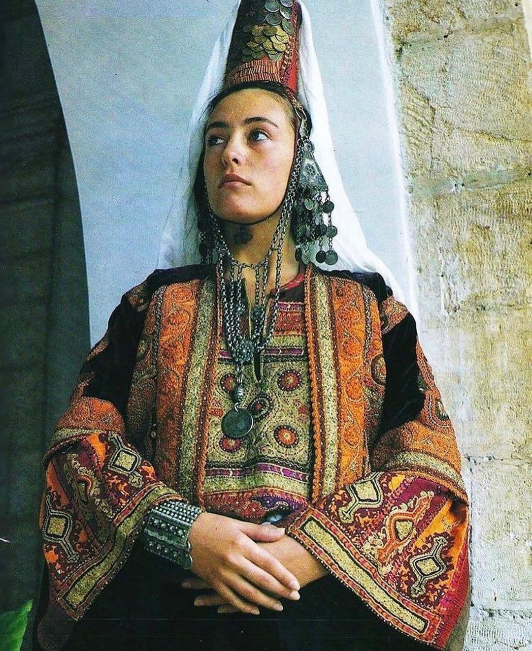 palestinian-elegant-embroidery.jpg
