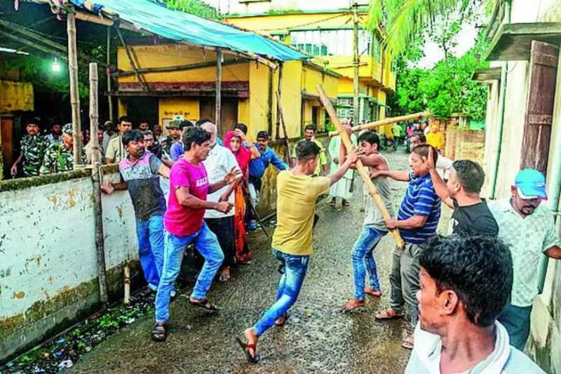 Clash between political party workers during the west bengal rural elections