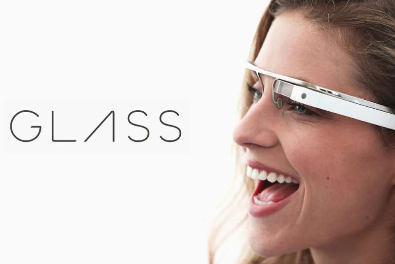 image of Google Glass to illustrate the discussion about past tech failures and how public perception can impact the success of a product.