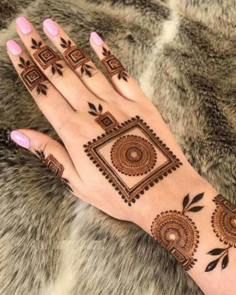 geometric back hand mehndi pattern