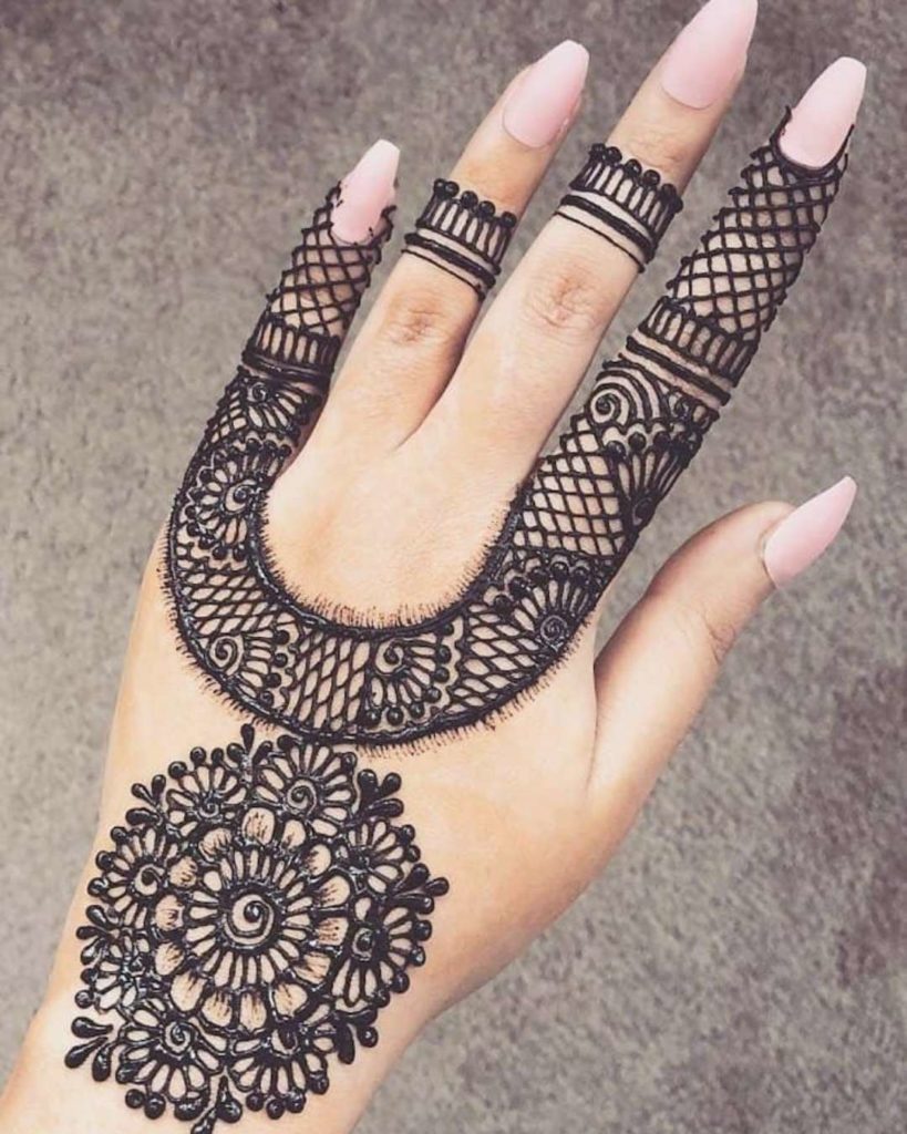 incorporating unique modern elements in back hand mehndi design